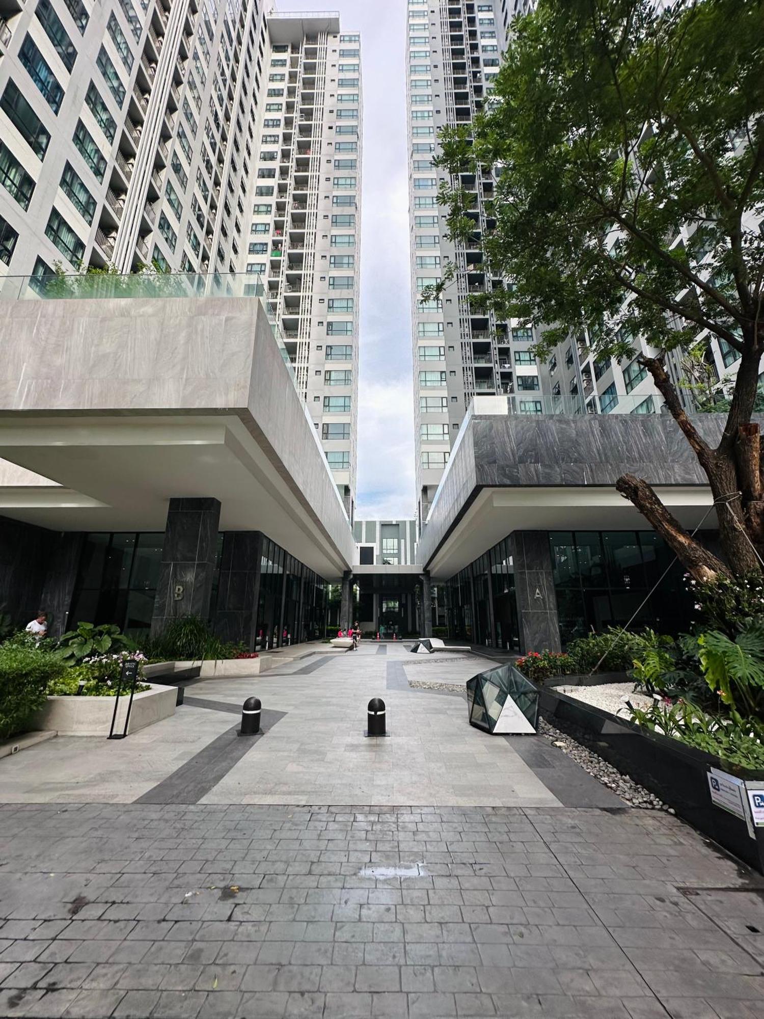 The Base Apartments At Central Pattaya Exteriér fotografie